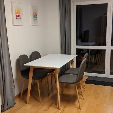 ホームステイ Moderne Ferienwohnung